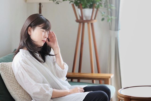 朝に自律神経バランスが乱れる女性